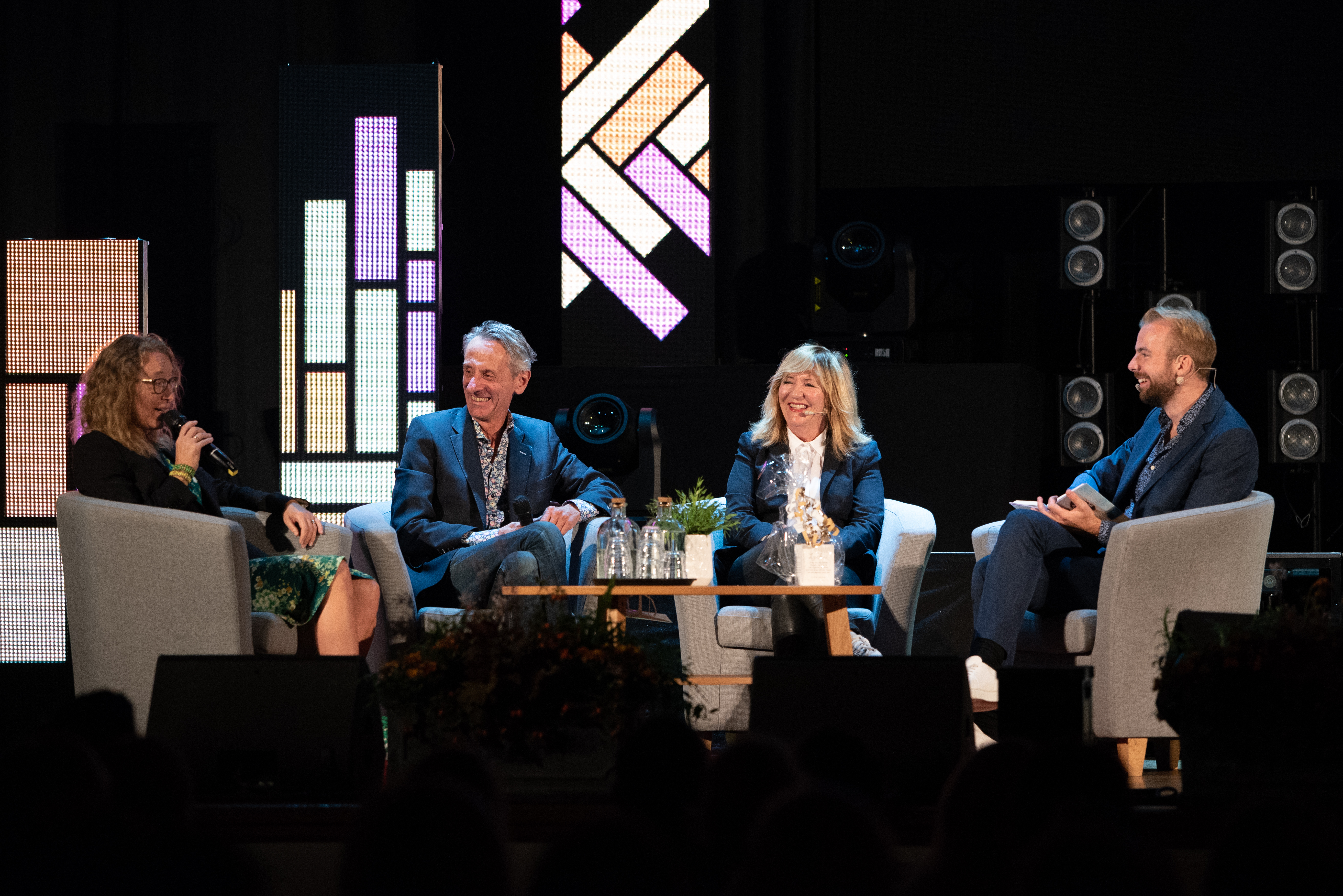 Panelsamtal på scenen med Carolina Ignell, Stefan Wieloch, Malou von Sivers och Staffan Taylor.