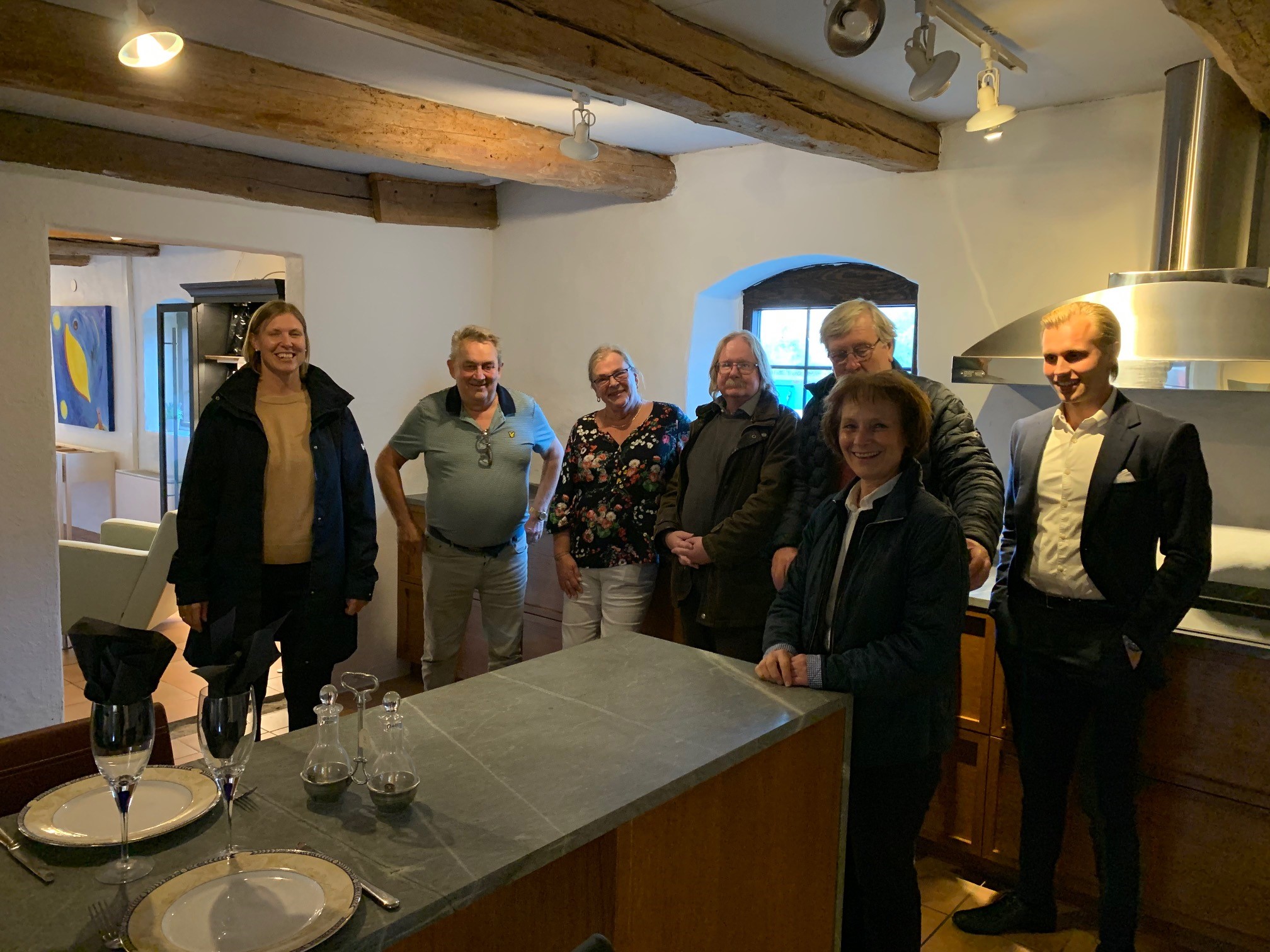 Katarina Borgstr&ouml;m, tillv&auml;xtchef Esl&ouml;vs kommun, Eli Hvass Laursen, vd p&aring; Kaptensg&aring;rden, Janet Andersson (S), Bengt Andersson (M), Lasse Holmstr&ouml;m (V), Catharina Malmborg, f&ouml;rste vice ordf&ouml;rande (M) och Erik Hvass Laursen, design och inredning p&aring; Kaptensg&aring;rden.