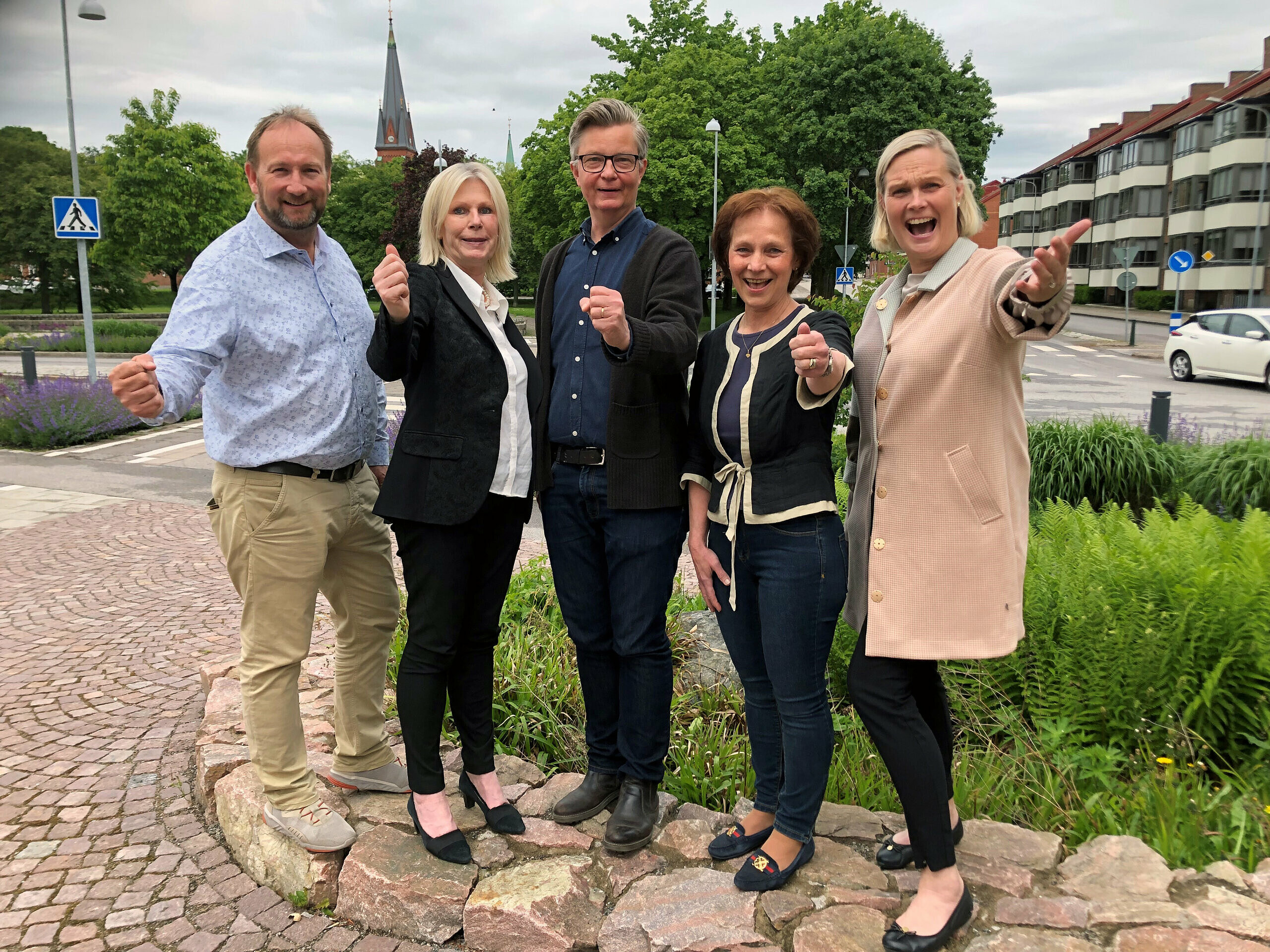 Glada idag! Johan Andersson, kommunstyrelsens ordf&ouml;rande, Eva Hallberg, kommundirekt&ouml;r, Lars Persson, n&auml;ringslivschef, Catharina Malmborg, kommunstyrelsens f&ouml;rsta vice ordf&ouml;rande, och Cecilia Wennersten, n&auml;ringslivsstrateg.