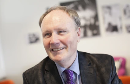 Carl-Johan Asplund är universitetsadjunkt inom produktionsekonomi vid Lunds Tekniska Högskola, Lunds Universitet. 