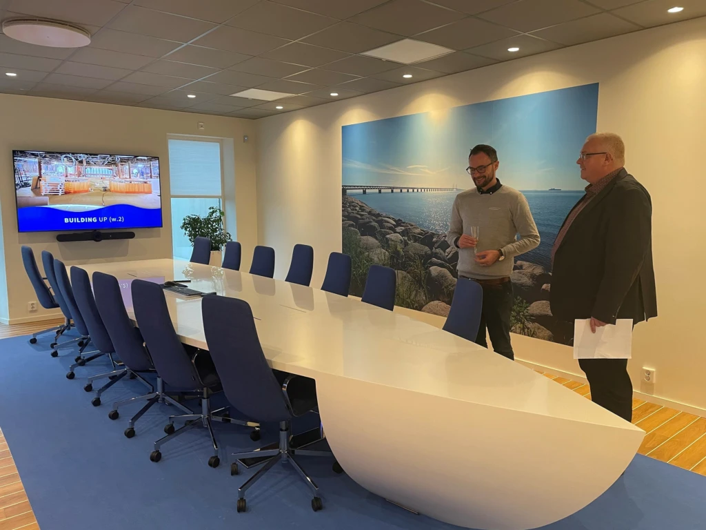 Fr&aring;n v&auml;nster: Tony Hansson (S) och Suljo Sahbegovic, Technical Sales Manager p&aring; Scanmarine