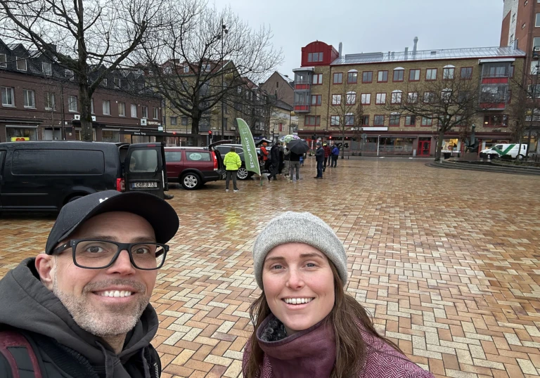 två personer vis stora torg i eslöv